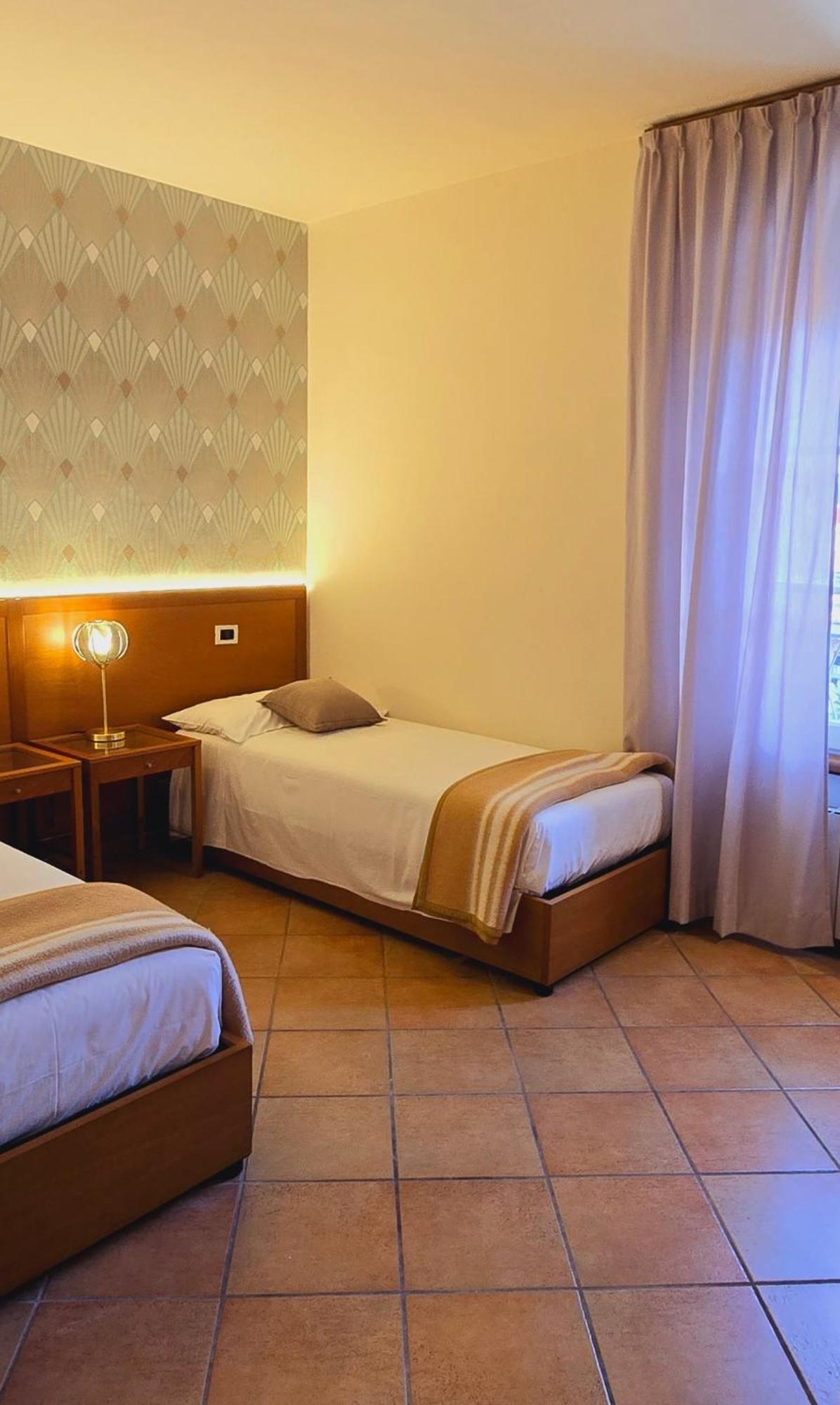 פיאטרה סנטה Residence Internazionale מראה חיצוני תמונה
